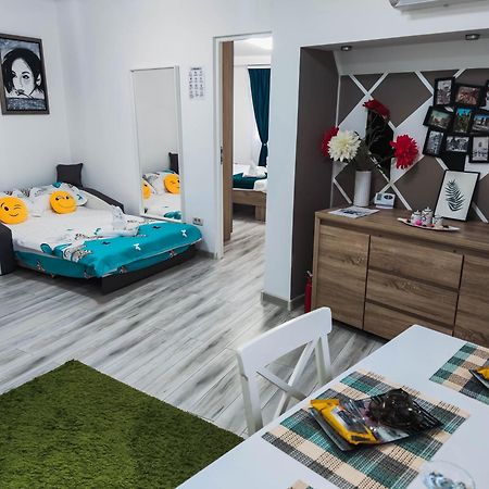 Comfortable Apartment University Square Bucharest Exterior photo